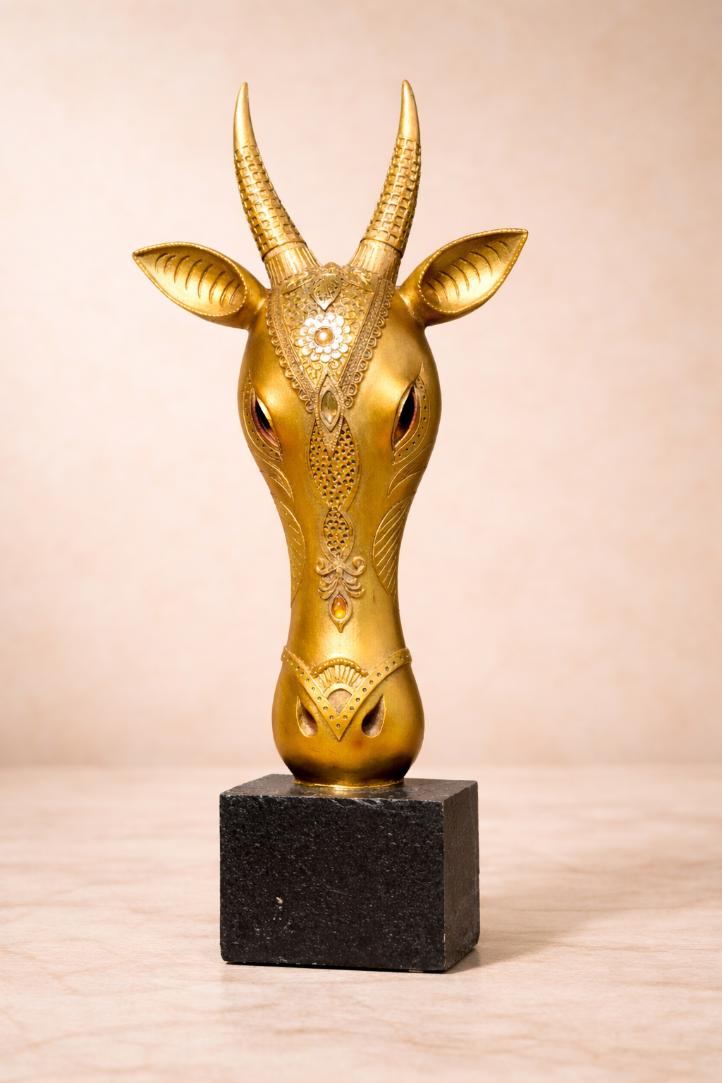 Royal Horn Elegance
