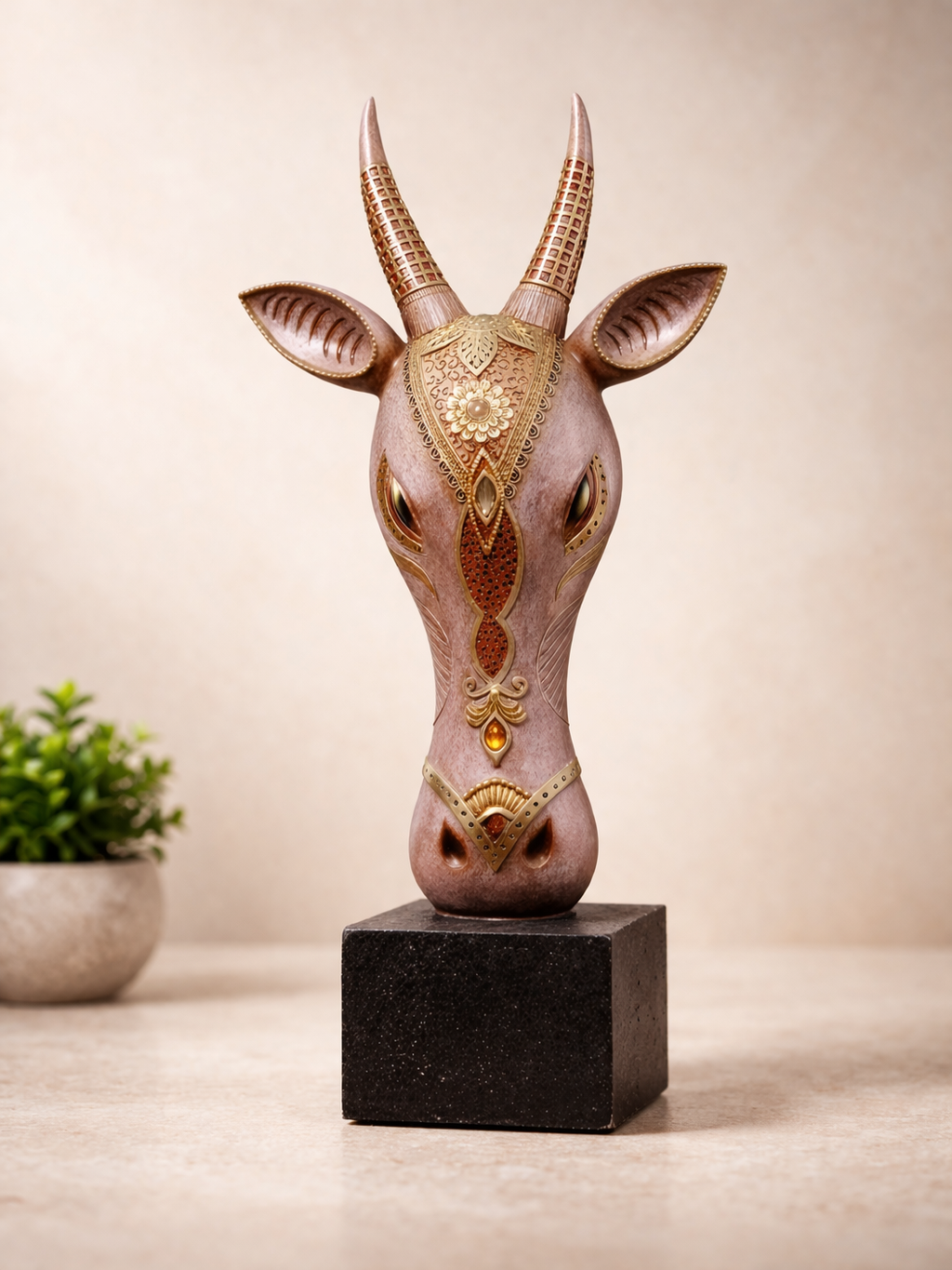 Royal Horn Elegance