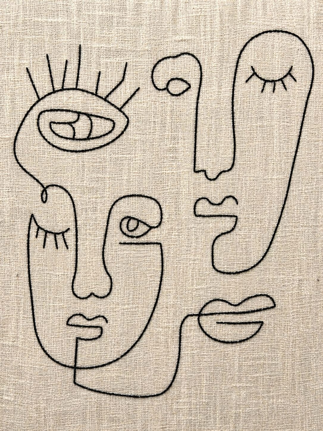 Linea Face Embroided Throw