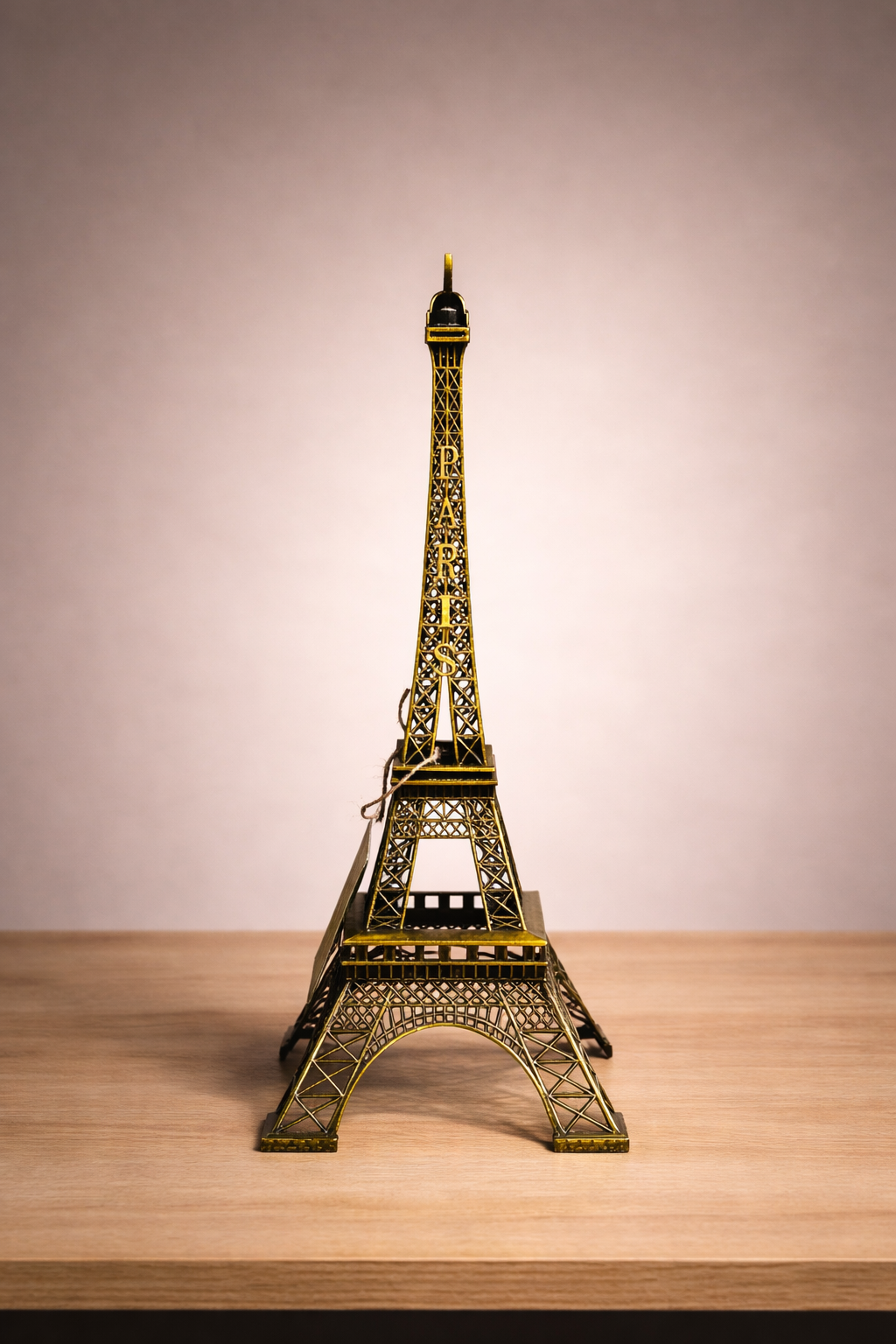 Eiffel Tower Showpieces