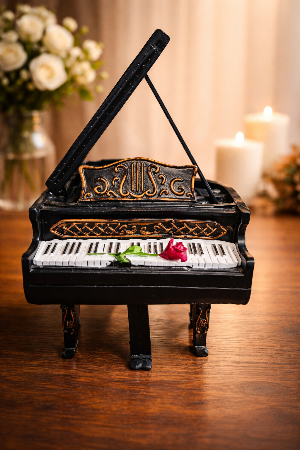 Harmony Noir Showpiece