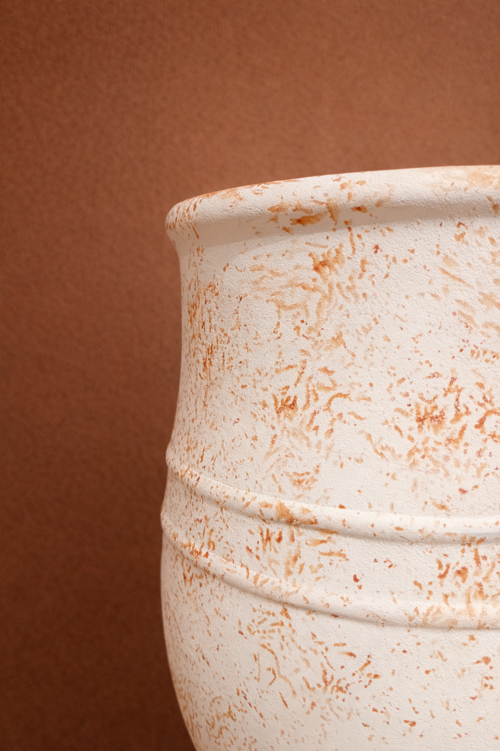 Ivora earth vase