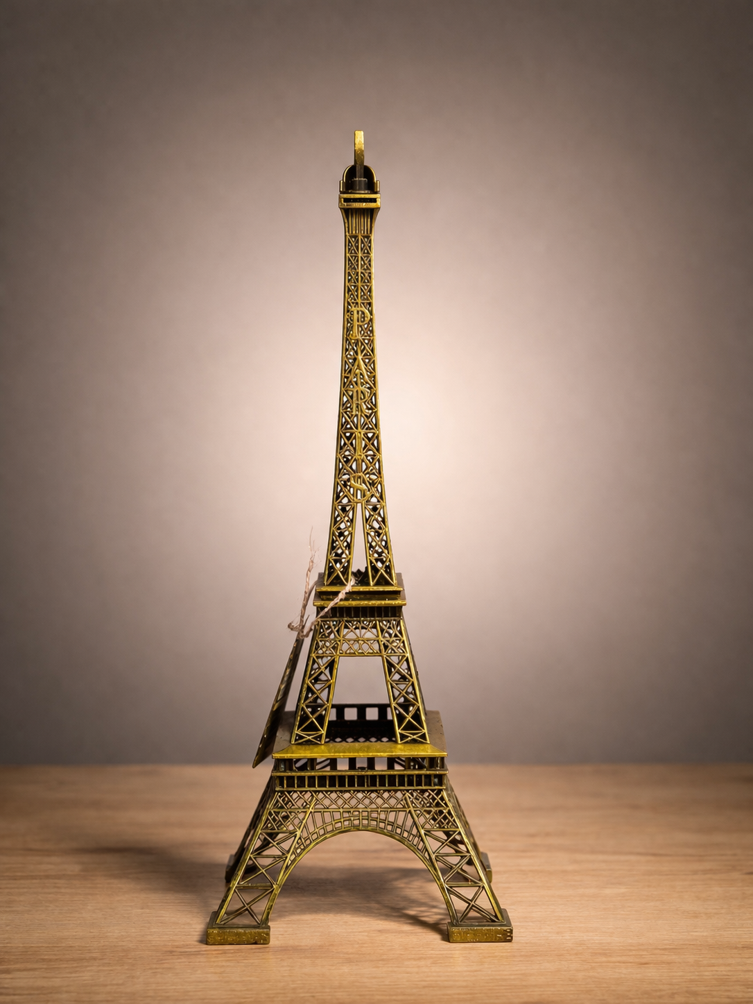 Eiffel Tower Showpieces