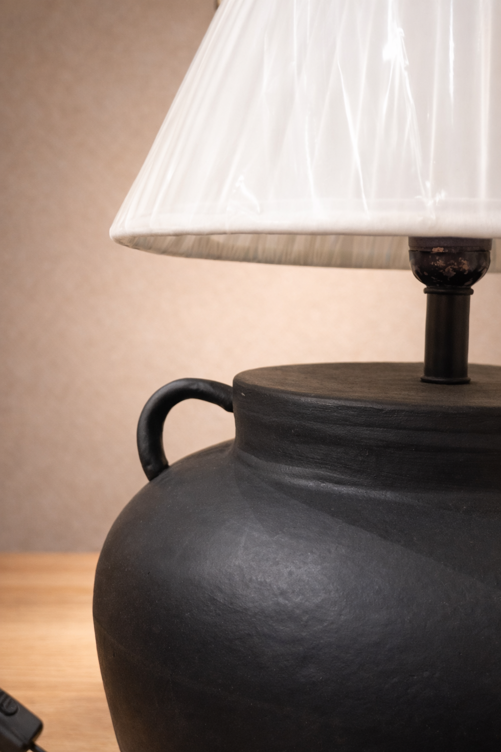 Noir Matte Vessel Lamp